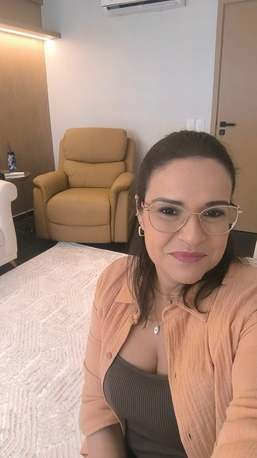 Nemille Figueiredo Matos em seu consultório